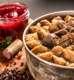 Ragout de ciervo con albóndigas de patata Menú Aventura