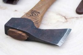 Hacha compacta BeaverCraft para tallado en madera AX1 3