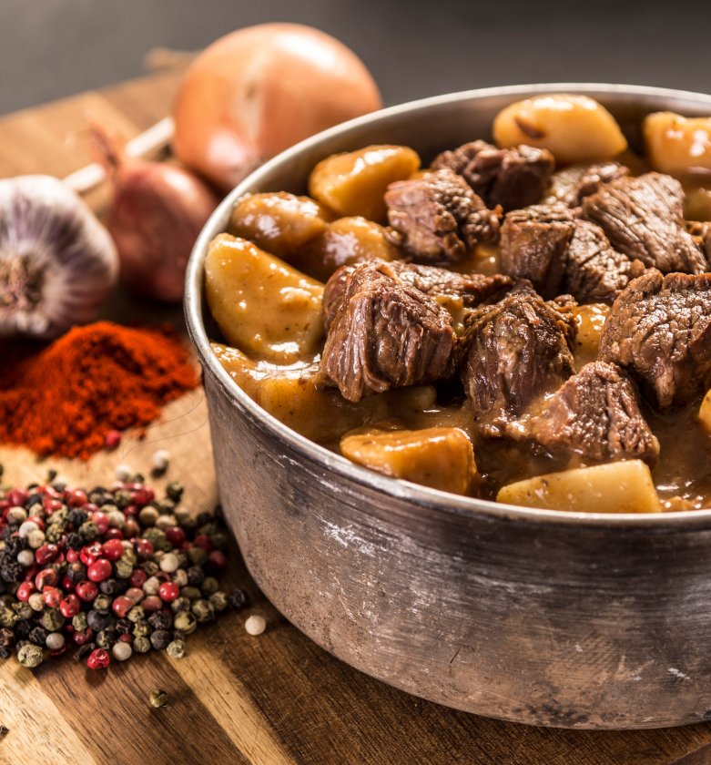Gulasch de ternera con patatas Menú Aventura