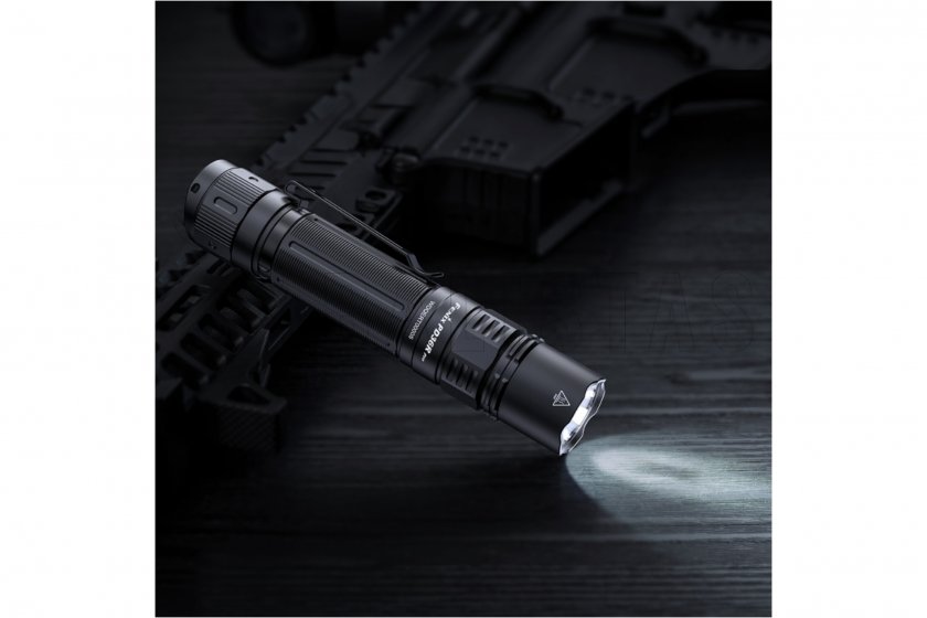 Linterna táctica Fenix PD36R PRO