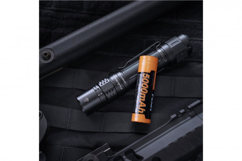 Linterna táctica Fenix PD36R PRO