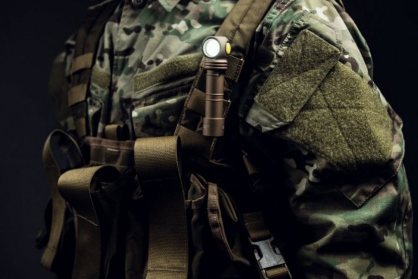 Linterna frontal Armytek Wizard C2 Pro Cold Light Sand