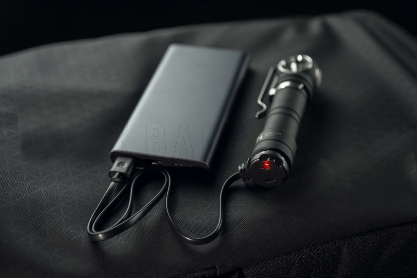 Linterna Armytek Wizard C2 Pro MAX LR luz fría