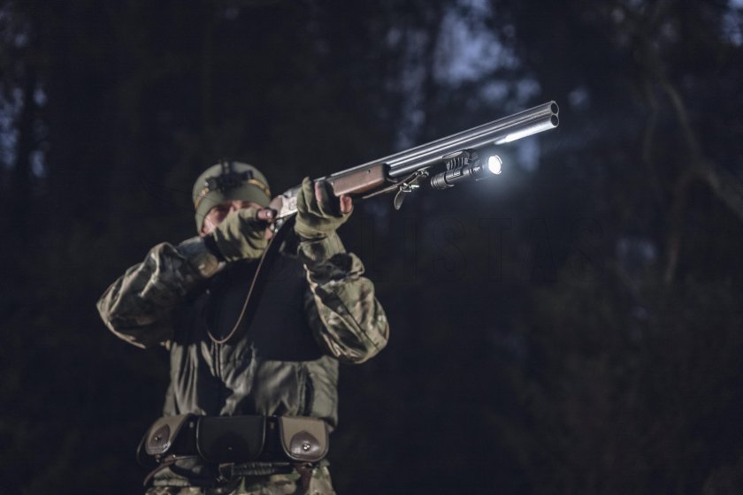 Svítilna Armytek Dobermann PRO MAX bílé světlo 12.jpg