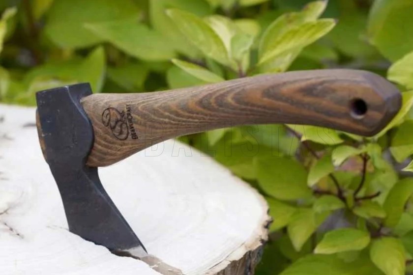 Hacha compacta BeaverCraft para tallado en madera AX1 4